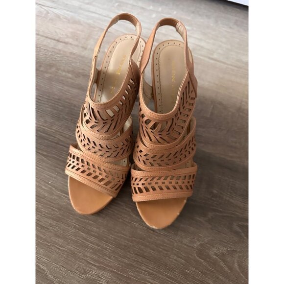 Adrienne Vittadini Tan Strappy Heels Size 8.5 - Picture 2 of 7